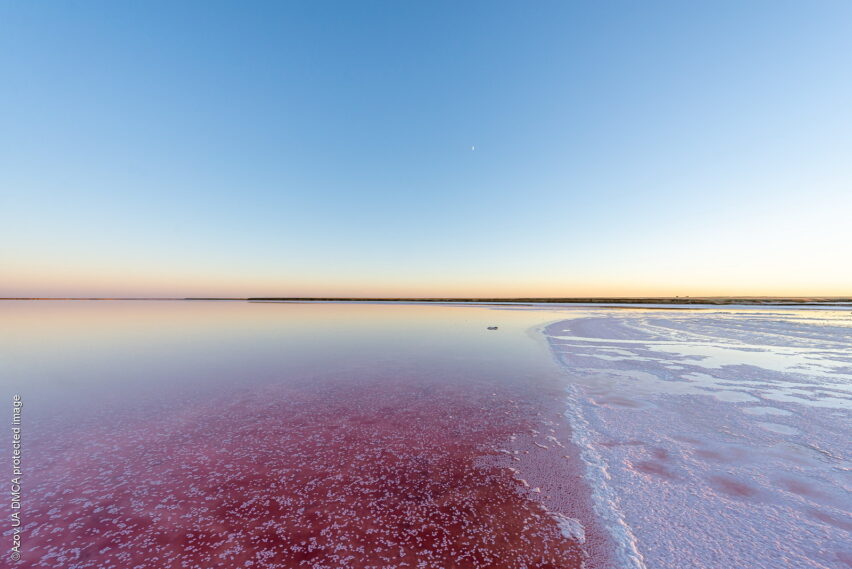 Геническое розовое озеро